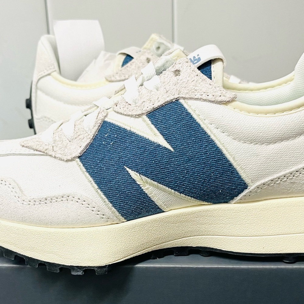 New Balance 327 Casual Womens Sneakers Shoes White Canvas Blue ~ various sizes ~ - Picture 13 of 14
